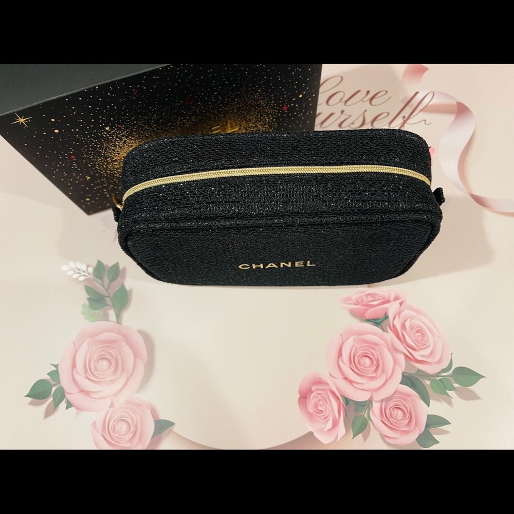 Chanel Makeup Camera Pouch - Picture 4 of 6